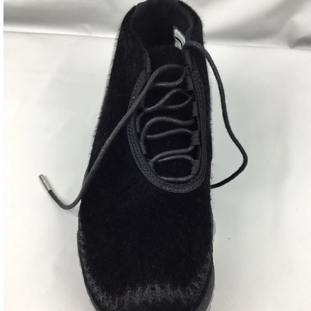 Nike Air Jordan Future Lifestyle Fur Womens Sz 7 Black Sneakers Shoes AR0726-006